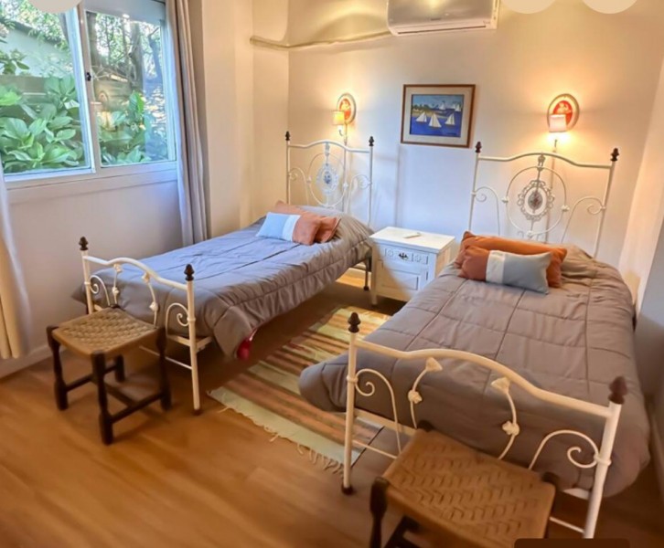 Casa en Altos de Punta Piedras con vista